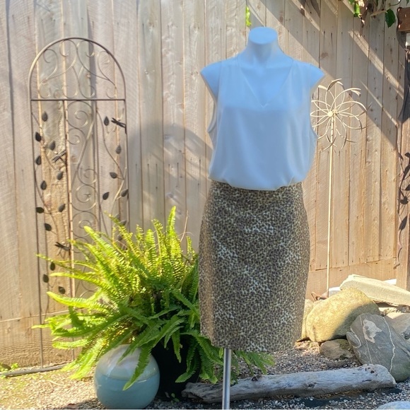 LOFT Dresses & Skirts - Loft, green and brown, lined pencil skirt, cotton and silk blend size  8.